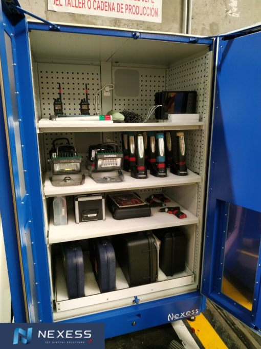 <em>RFID XL</em> Cabinet - Image 5